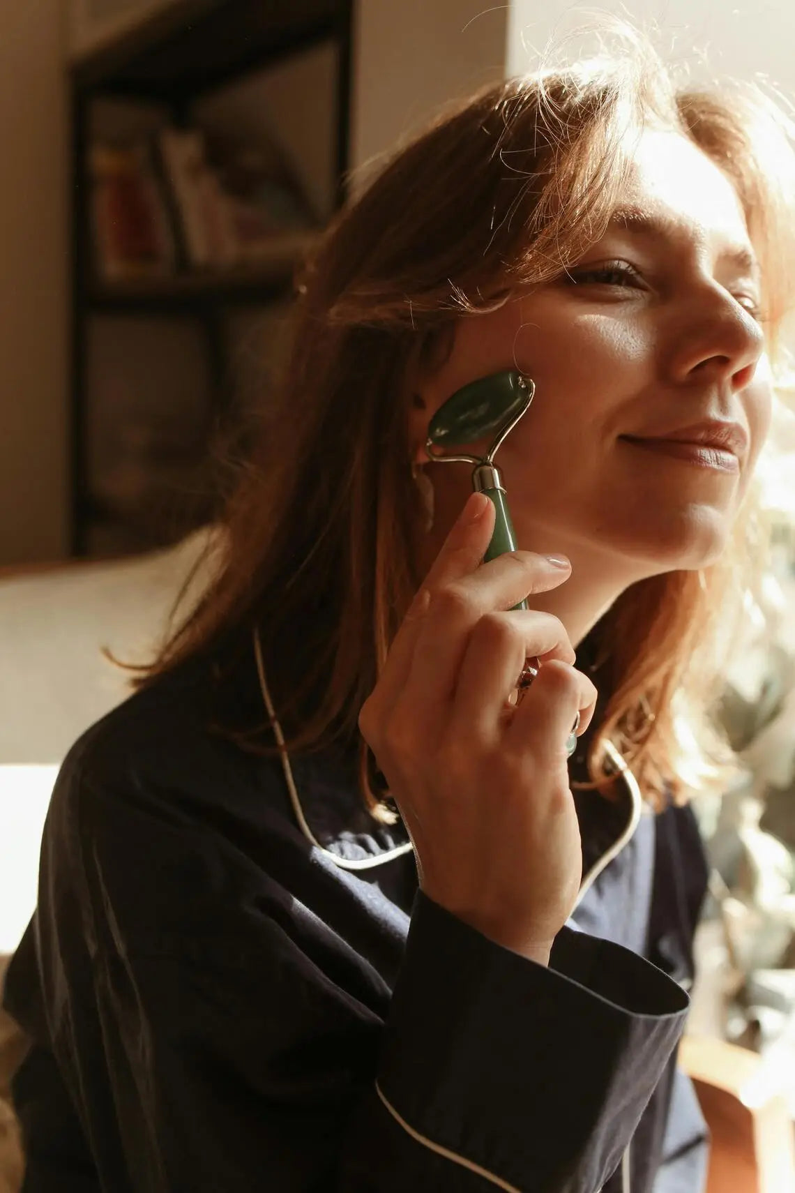 Jade Facial Roller – Reduce Puffiness & Enhance Glow